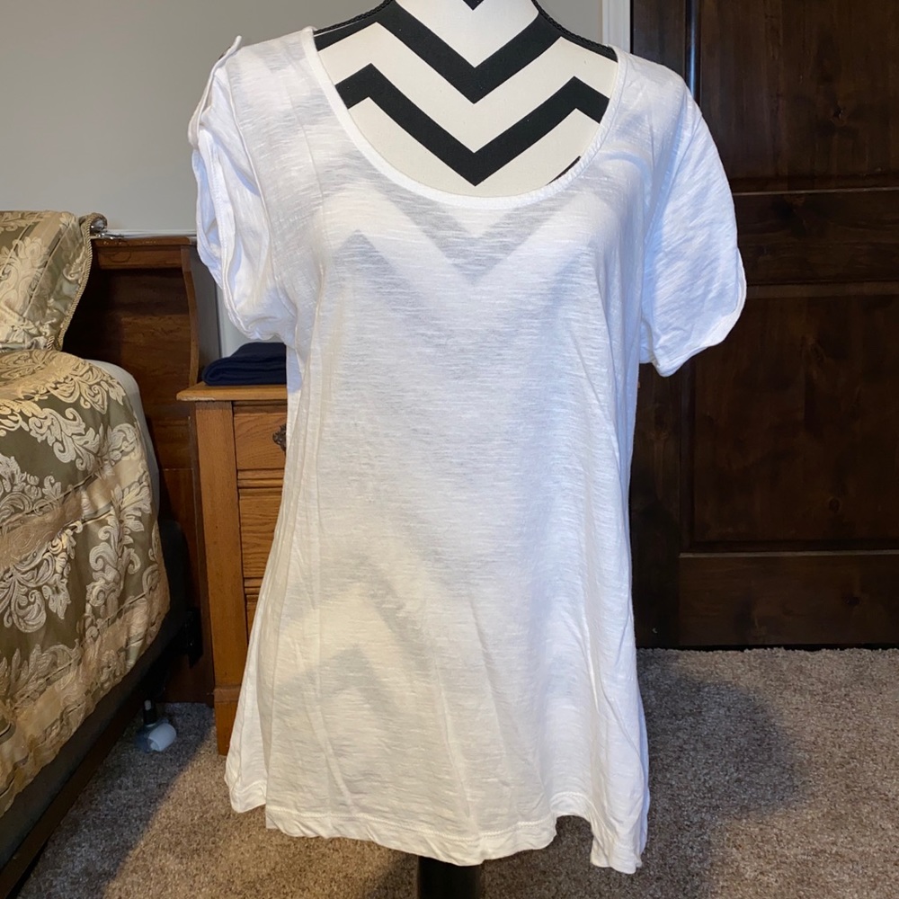 White tshirt by Bitten by Sarah Jessica Parker, XL